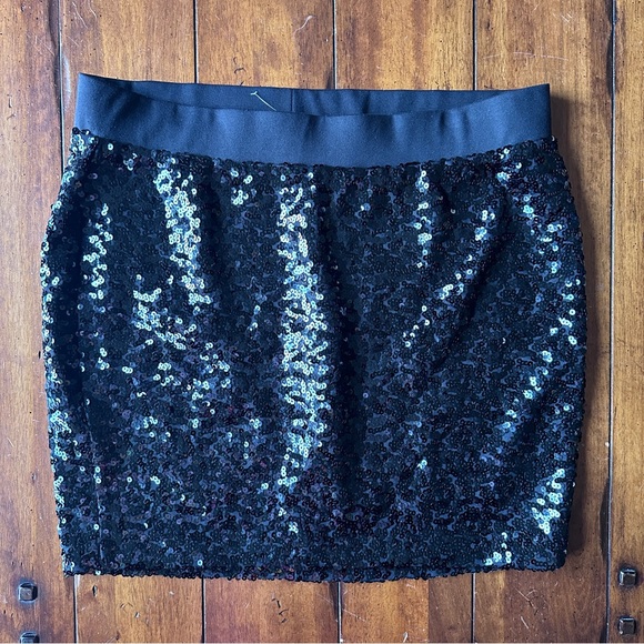New Torrid Black Sequin Above 19” long Mini Skirt Size 2X - Picture 1 of 7